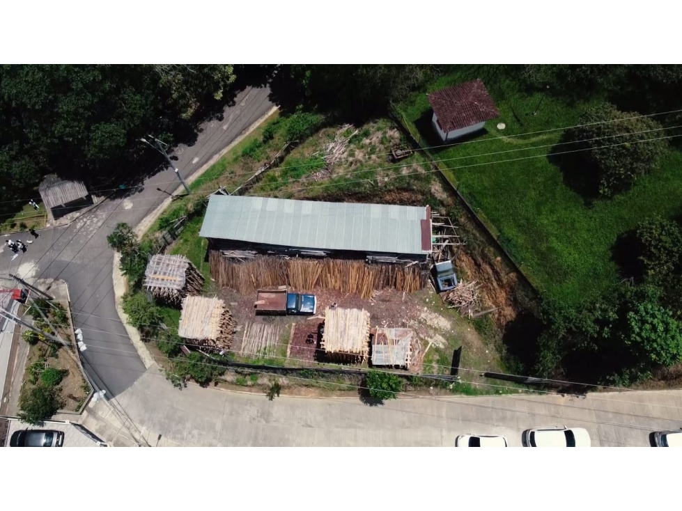 LUXA VENDE LOTE ESQUINERO EN EL BARRIO EL REFUGIO - 3