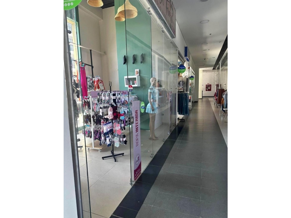 LUXA VENDE PERMUTA DE LOCAL COMERCIAL CENTRO COMERCIAL MONSERRAT PLAZA - 3