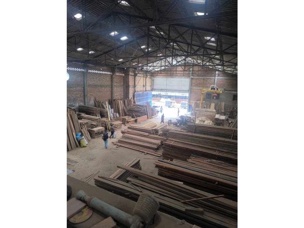LUXA INMOBILIARIA ARRIENDA BODEGA COMERCIAL CALLE 13 .AMPLIA - 4