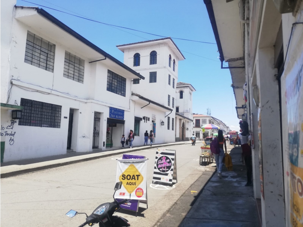 LUXA VENDE CASA COMERCIAL - CON APARTAESTUDIOS EN EL CENTRO
