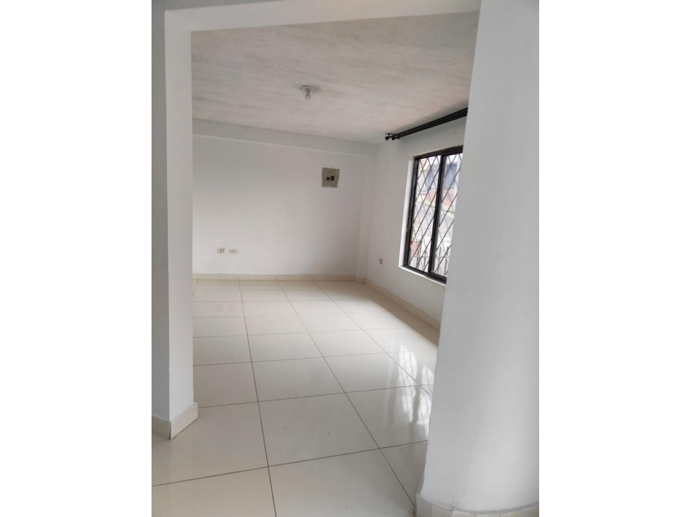 LUXA VENDE CASA CON APTO Y APARTAESTUDIO. BARRIO PRADOS DEL NORTE — foto 3