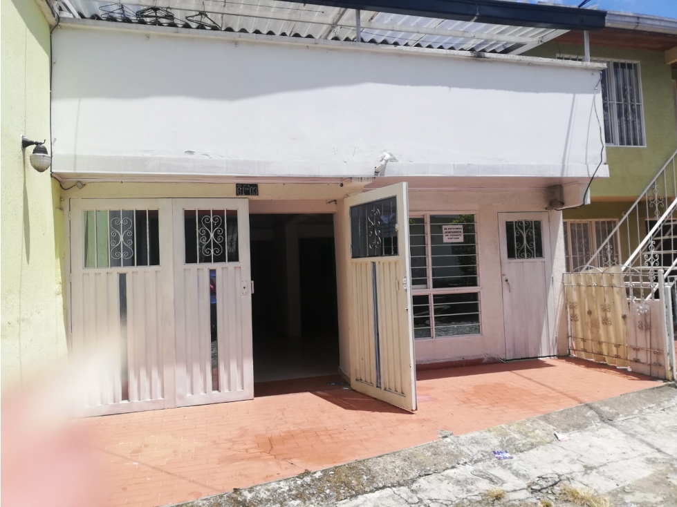 LUXA VENDE O PERMUTA CASA 2 PISOS. APTOS INDEPENDIENTES. - EL UVO.