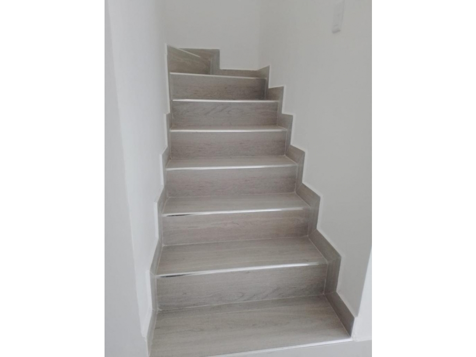LUXA VENDE CASA DE 2 PISOS URBANIZACIÒN SANTA SOFIA -SECTOR NORTE — foto 2