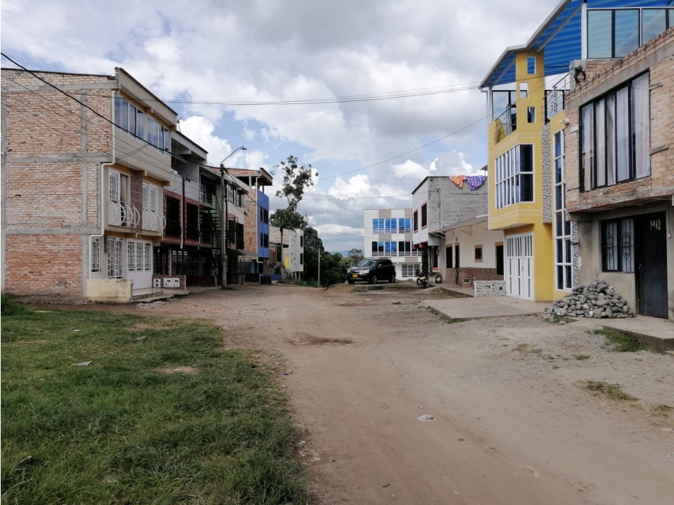 LUXA VENDE LOTE ESQUINERO MADRIGALES DEL NORTE SECTOR MORINDA — foto 3
