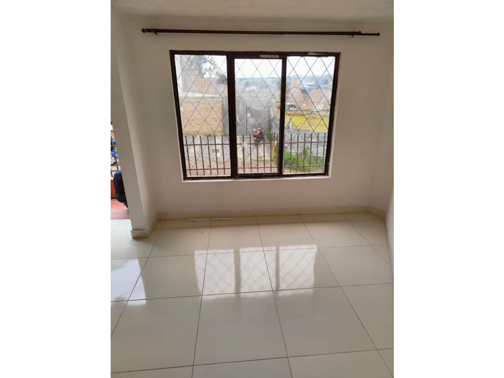 LUXA VENDE CASA CON APTO Y APARTAESTUDIO. BARRIO PRADOS DEL NORTE — foto 5