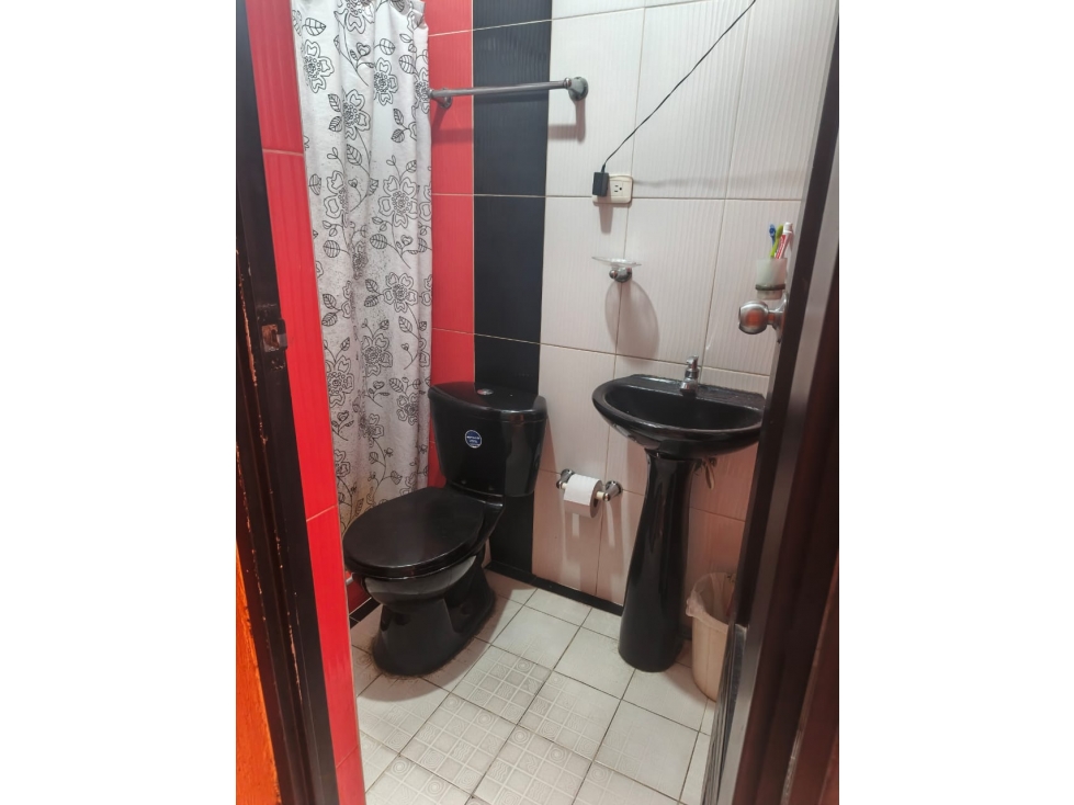 LUXA VENDE O PERMUTA CASA AMPLIA BARRIO LA SOMBRILLA POPAYAN — foto 3