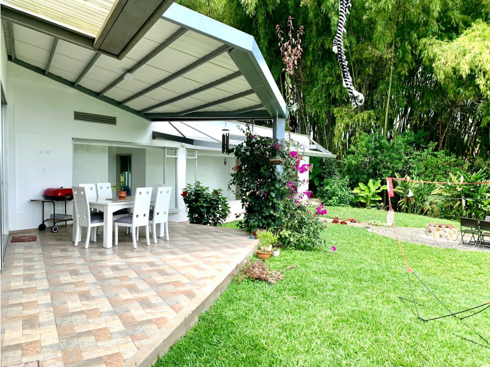 RENTA-VENTA CASA CAMPESTRE, VÍA ARMENIA-PEREIRA, VIVIENDA EN COLOMBIA
