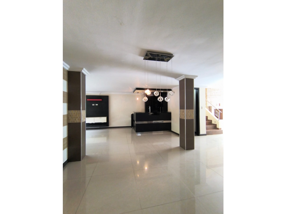 HERMOSA CASA EN VENTA, SECTOR LA ELVIRA, PEREIRA