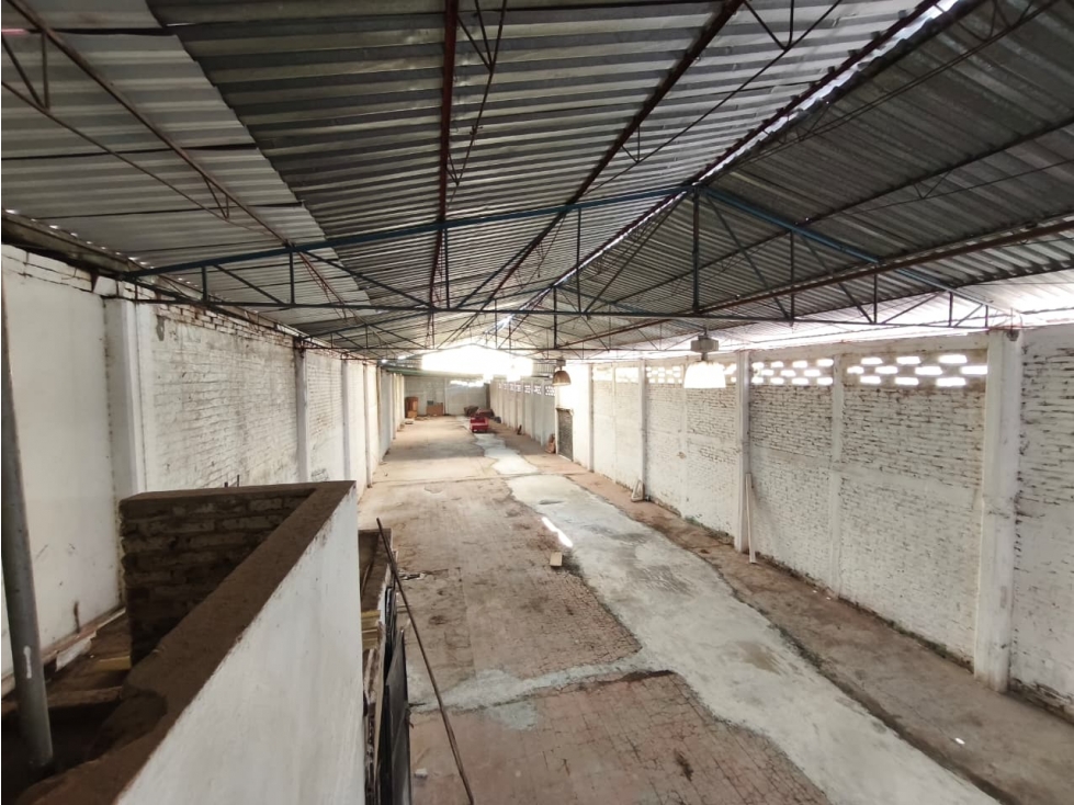 BODEGA ESQUINA EN RENTA 600 M2 CARRETERA SAHUAYO/JIQUILPAN,MICHOACAN — foto 2
