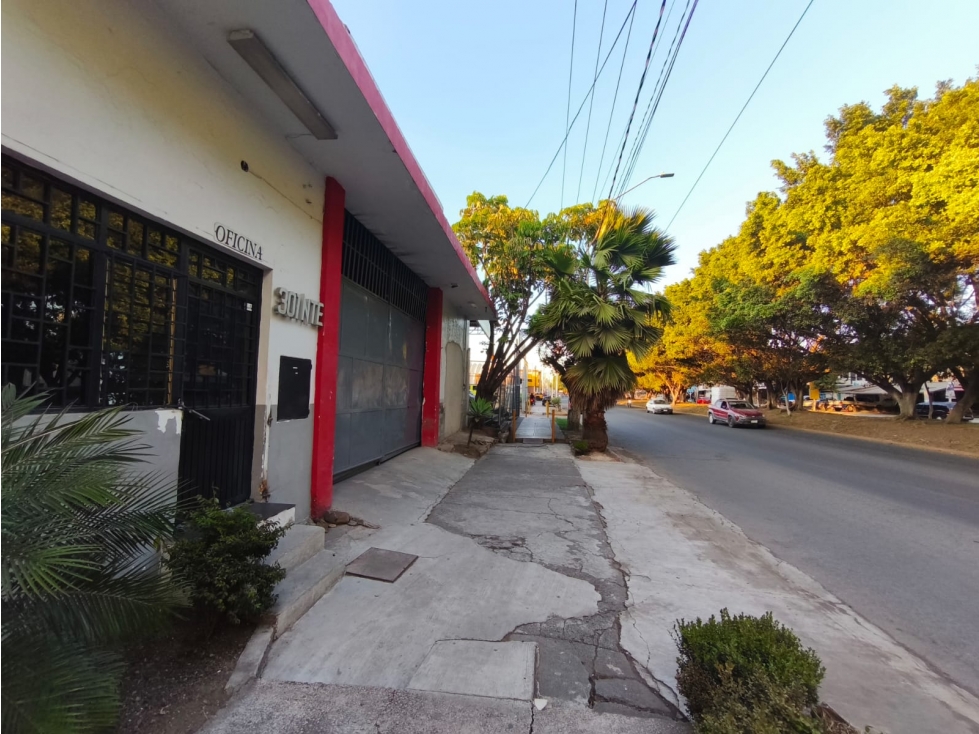 BODEGA EN VENTA 600 m2 BLVD LAZARO CARDENARDENAS NTE SAHUAYO MICHOACAN - 1