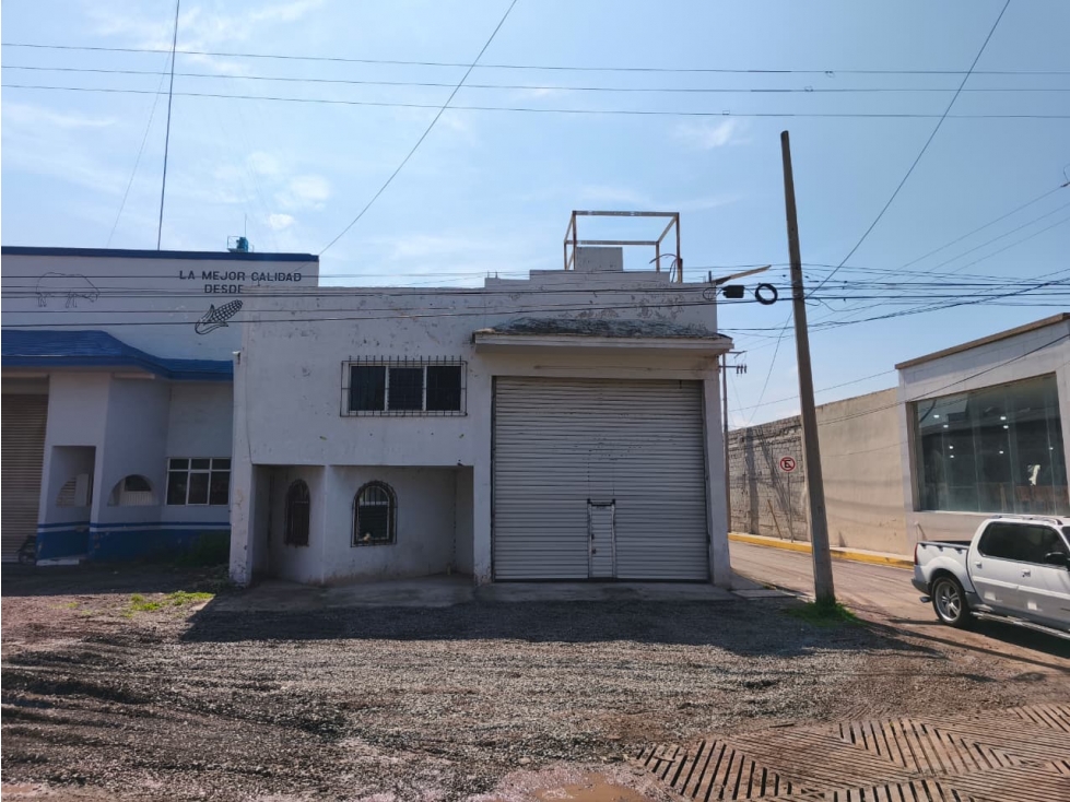 BODEGA ESQUINA EN RENTA 600 M2 CARRETERA SAHUAYO/JIQUILPAN,MICHOACAN
