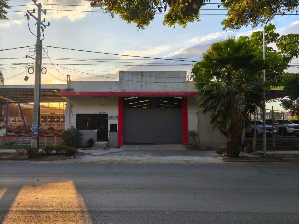 BODEGA EN VENTA 600 m2 BLVD LAZARO CARDENARDENAS NTE SAHUAYO MICHOACAN - 4