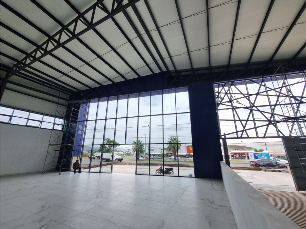 LOCAL 2 NIVELES 1250 M2 ESTACIONAMIENTO BLVD LAZARO C. SAHUAYO MICH - 2
