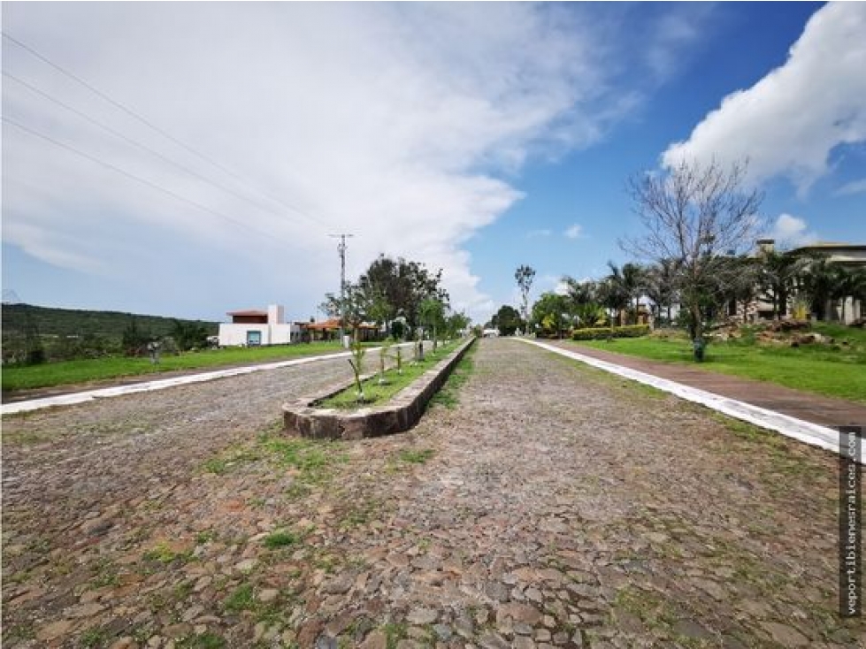 SOLO 8 TERRENOS EN VENTA FRACC. LOMAS DEL BOSQUE SAHUAYO MICHOACAN - 5