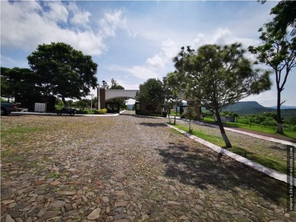 SOLO 8 TERRENOS EN VENTA FRACC. LOMAS DEL BOSQUE SAHUAYO MICHOACAN - 1