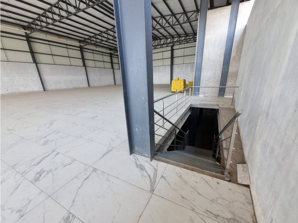LOCAL 2 NIVELES 1250 M2 ESTACIONAMIENTO BLVD LAZARO C. SAHUAYO MICH - 3