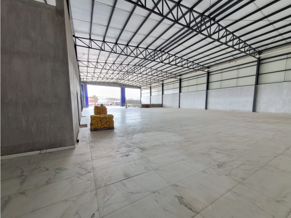 LOCAL 2 NIVELES 1250 M2 ESTACIONAMIENTO BLVD LAZARO C. SAHUAYO MICH - 4