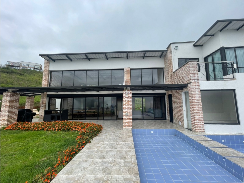 EN VENTA FINCA CAMPESTRE UBICADA EN EL LAGO CALI, DARIEN - 1