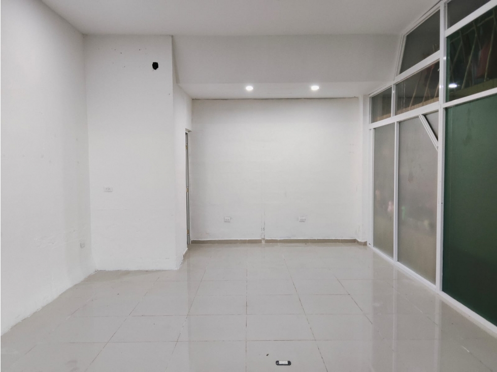 SE RENTA LOCAL COMERCIAL EN ZONA CÉNTRICA - 4