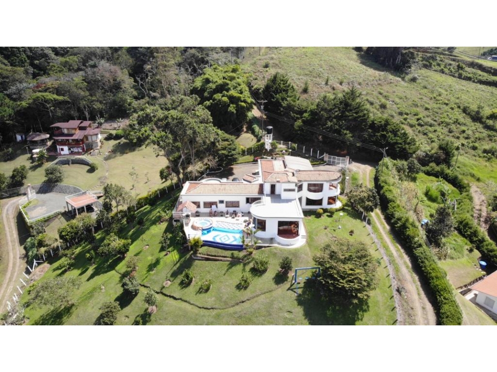CASA CAMPESTRE EN UNIDAD RESIDENCIAL EXCLUSICA EN EL LAGO CALIMA - 1