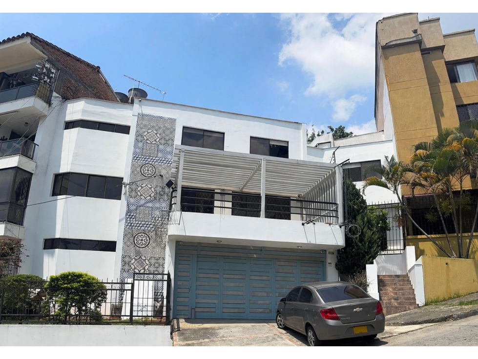 VENDEMOS CASA EXTERNA EN LOS CRISTALES. AREA CONSTRUIDA 497