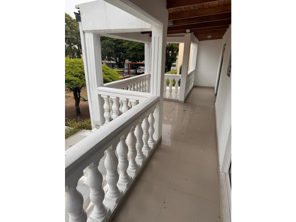 VENDEMOS CASA REMODELADA ESQUINERA EN CONDOMINIO EN LA HACIENDA.