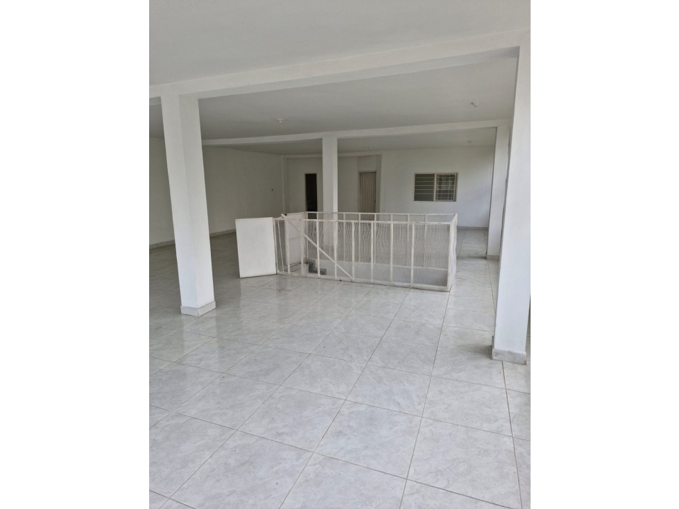 VENDEMOS CASA COMERCIAL DE TRES PISOS ESQUINERA — foto 4
