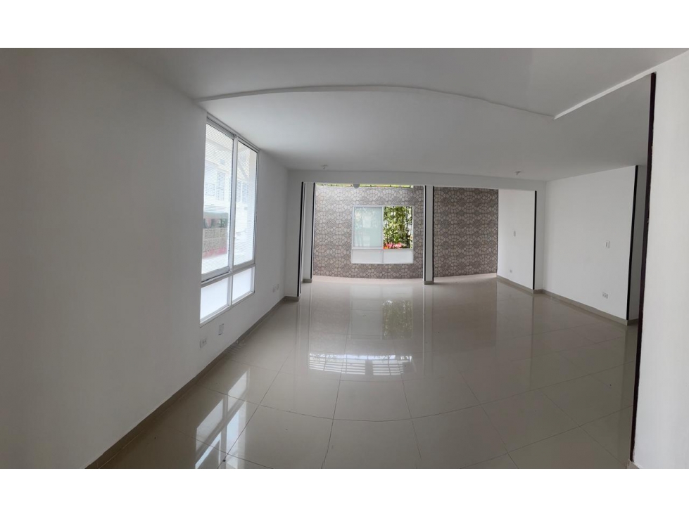 VENDEMOS CASA REMODELADA ESQUINERA EN CONDOMINIO EN LA HACIENDA. — foto 2