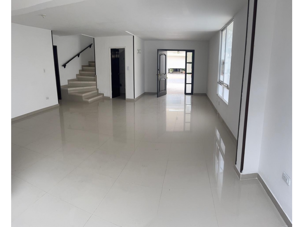 VENDEMOS CASA REMODELADA ESQUINERA EN CONDOMINIO EN LA HACIENDA. — foto 3
