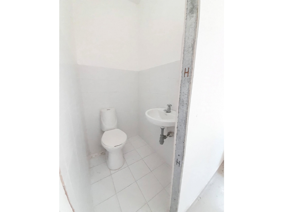 ALQUILAMOS LOCAL EN PRIMER PISO EN EL EDIFICIO NUCLEO PROFESIONAL — foto 5