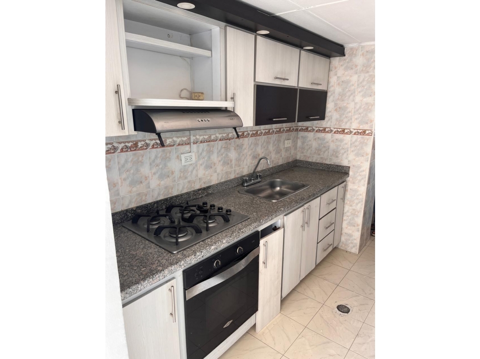 VENDEMOS APTO EN UNIDAD RESIDENCIAL EN EL BARRIO CAPRI. — foto 2