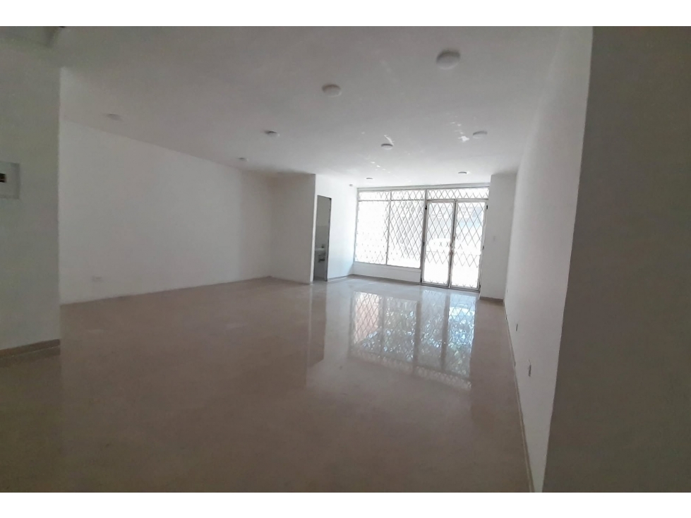 ALQUILAMOS LOCAL EN PRIMER PISO EN EL EDIFICIO NUCLEO PROFESIONAL — foto 3