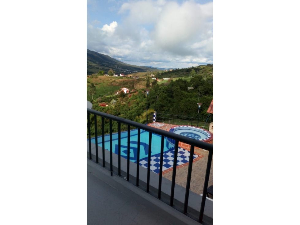CASA CAMPESTRE EN UNIDAD RESIDENCIAL EXCLUSICA EN EL LAGO CALIMA - 6