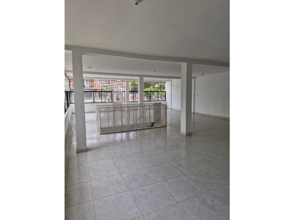 VENDEMOS CASA COMERCIAL DE TRES PISOS ESQUINERA — foto 5