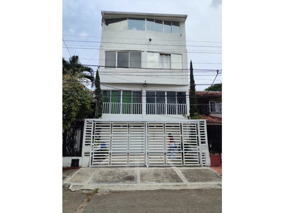 EDIFICIO DE APARTAESTUDIOS