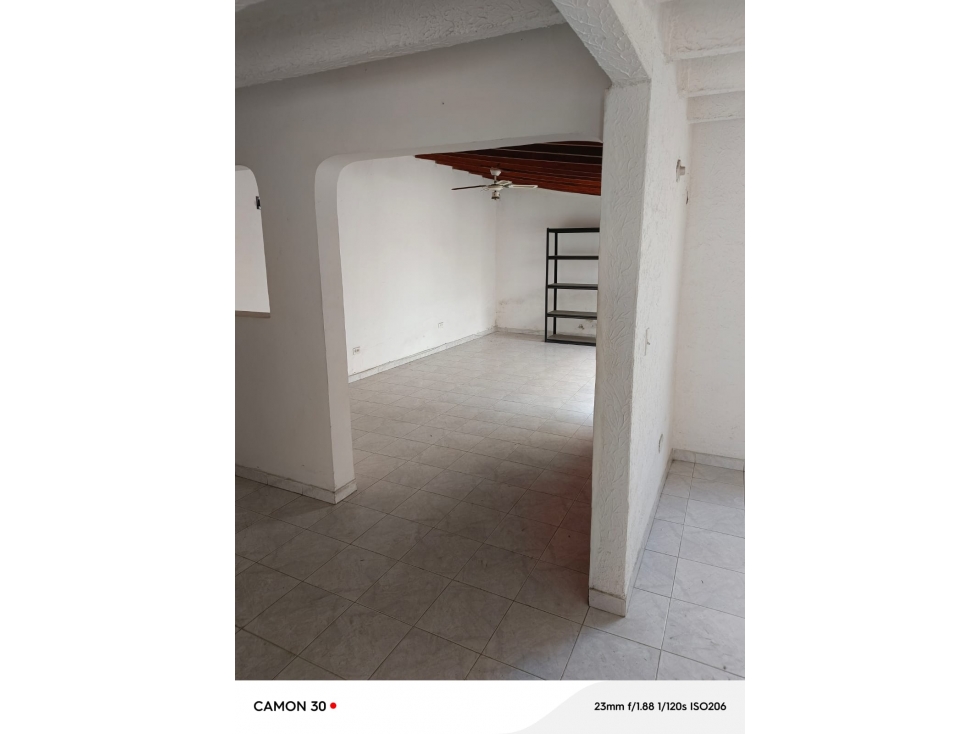 CASA LA FLORA PARA REMODELAR. LOTE 147 METROS2