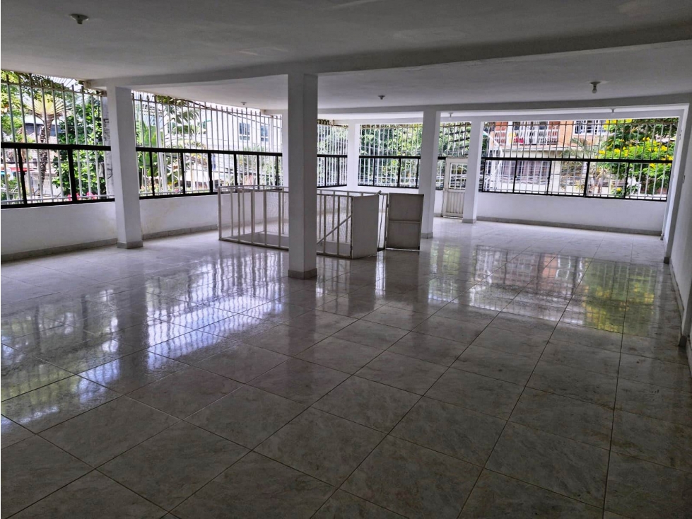 VENDEMOS CASA COMERCIAL DE TRES PISOS ESQUINERA — foto 3