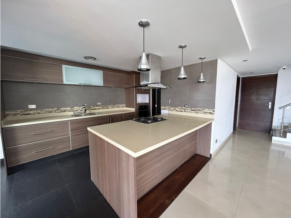 VENDEMOS APTO REMODELADO DUPLEX EN BELLAVISTA. — foto 2