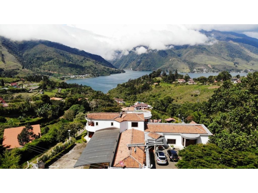 CASA CAMPESTRE EN UNIDAD RESIDENCIAL EXCLUSICA EN EL LAGO CALIMA - 2