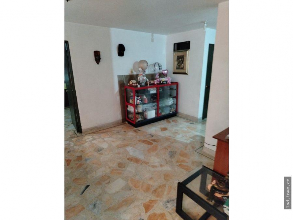 EDIFICIO BARRIO EL LIMONAR — foto 3
