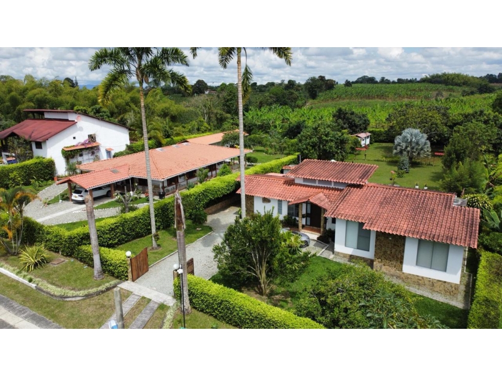 Espectacula Casa Campestre en Conjunto Cerrado