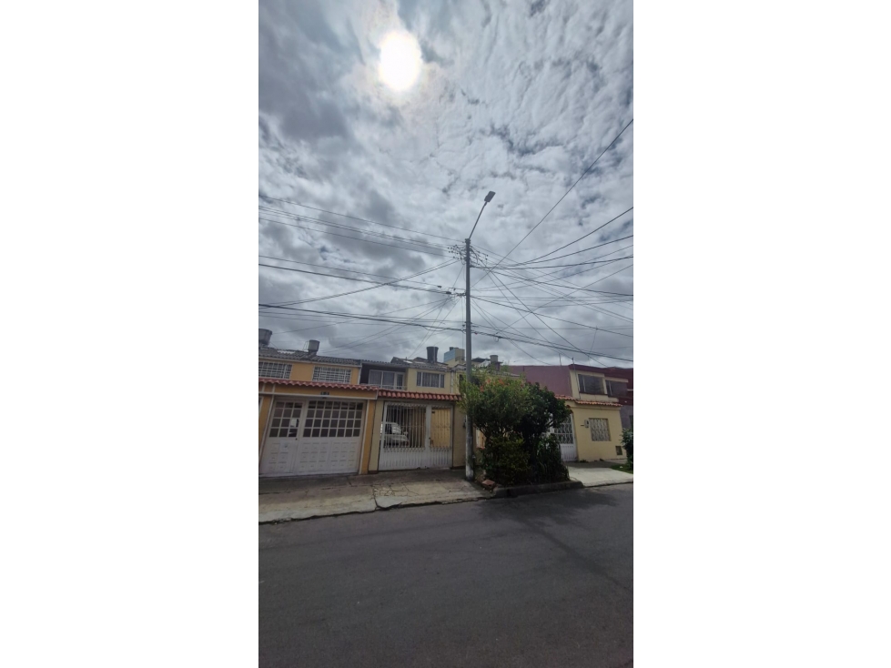 VENTA CASA MILENTA BOGOTÁ A 2 CUADRAS DE TRANSMILENIO — foto 3