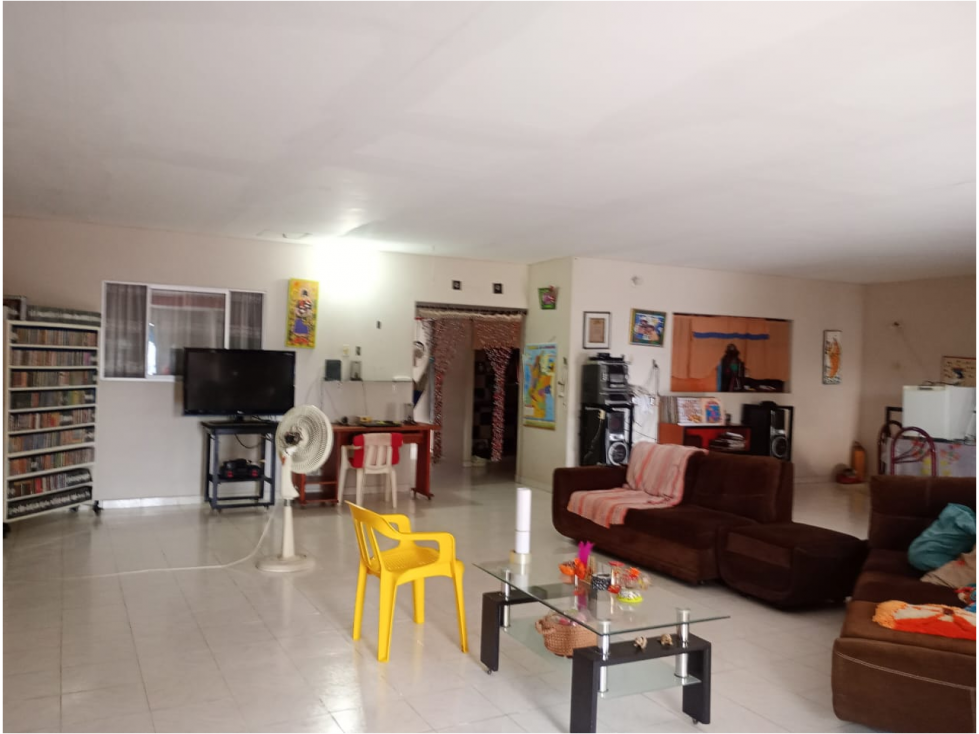 SC RED INMOBILIRIA VENDE CASA DE DOS PLANTAS CON BODEGA — foto 4