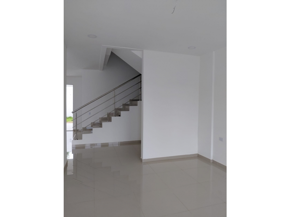 SC INMOBILIARIA VENDE CASA DE 2 PISOS EN B/ GUADALUPE MONTERIA — foto 3