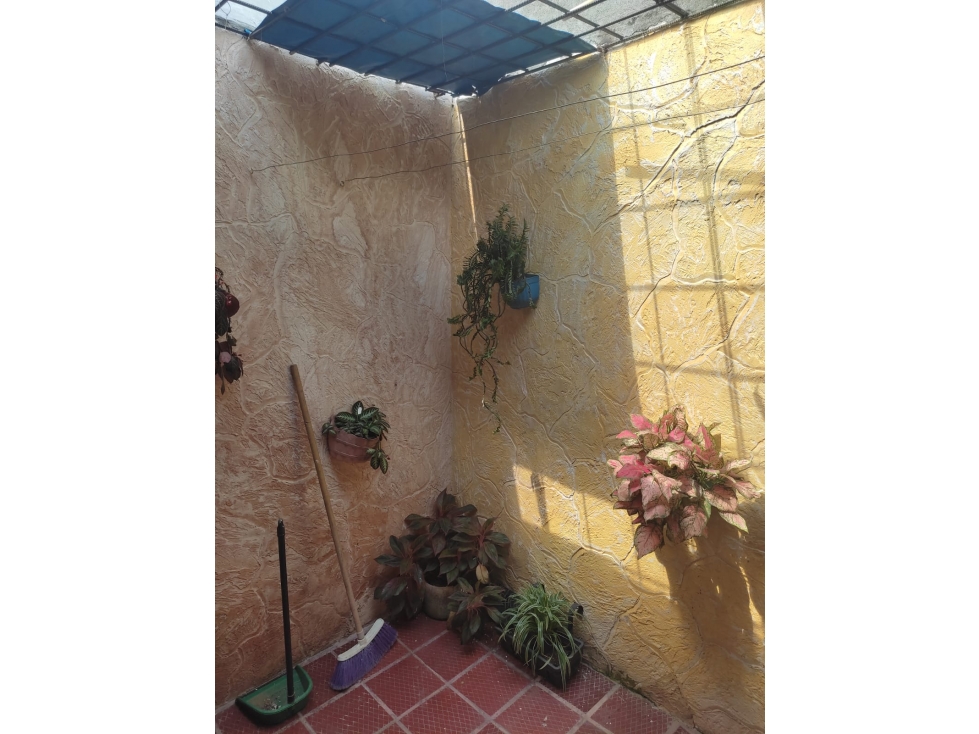 SC RED INMOBILIARIA VENDE CASA BARRIO EL AMPARO - 5