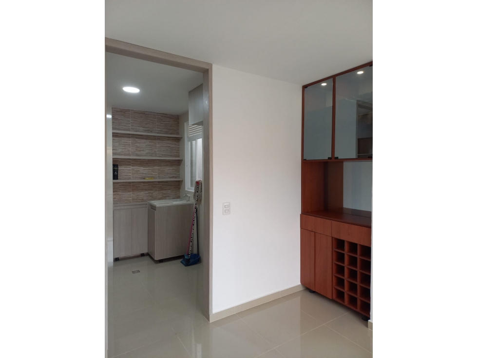 SC INMOBILIARIA VENDE APTO EN EL EDIFICIO AMBARI 5 PISO — foto 4