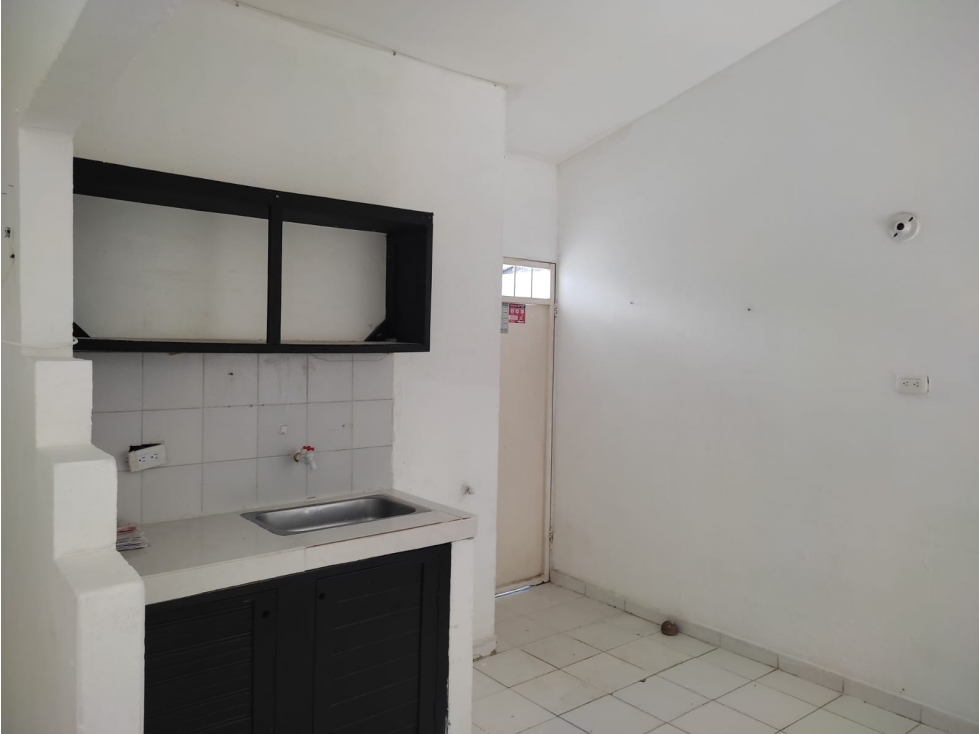 SC RED INMOBILIARIA ARRIENDA CASA EN EL B/ CARACOLI — foto 4