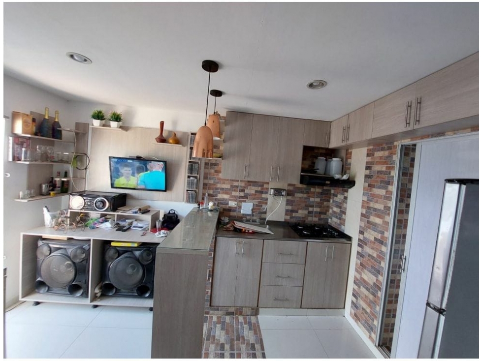 SILVA CUESTA INMOBILIARIA VENDE CASA 3 PISOS EN B/ PUENTE 1 — foto 4