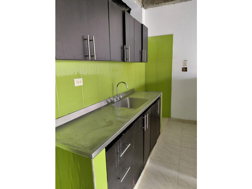 SC RED INMOBILIARIA ARRIENDA APTO EN EL B/ 6 DE MARZO - MONTERÍA - 3