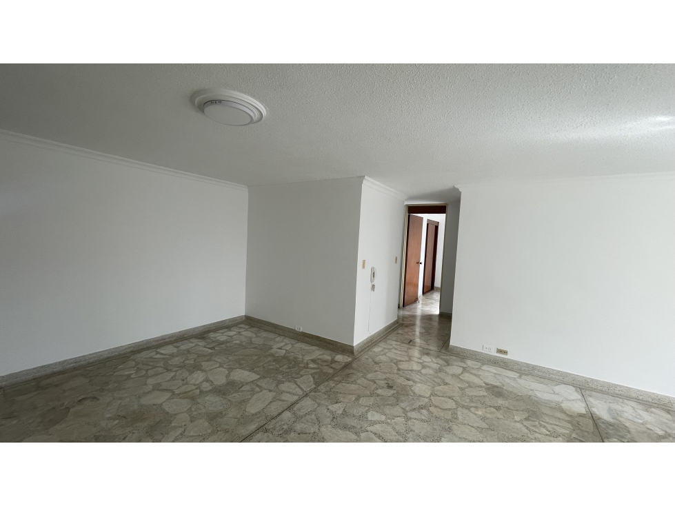 VENTA DE AMPLIO APARTAMENTO PARA REMODELAR VELODROMO, MEDELLÍN